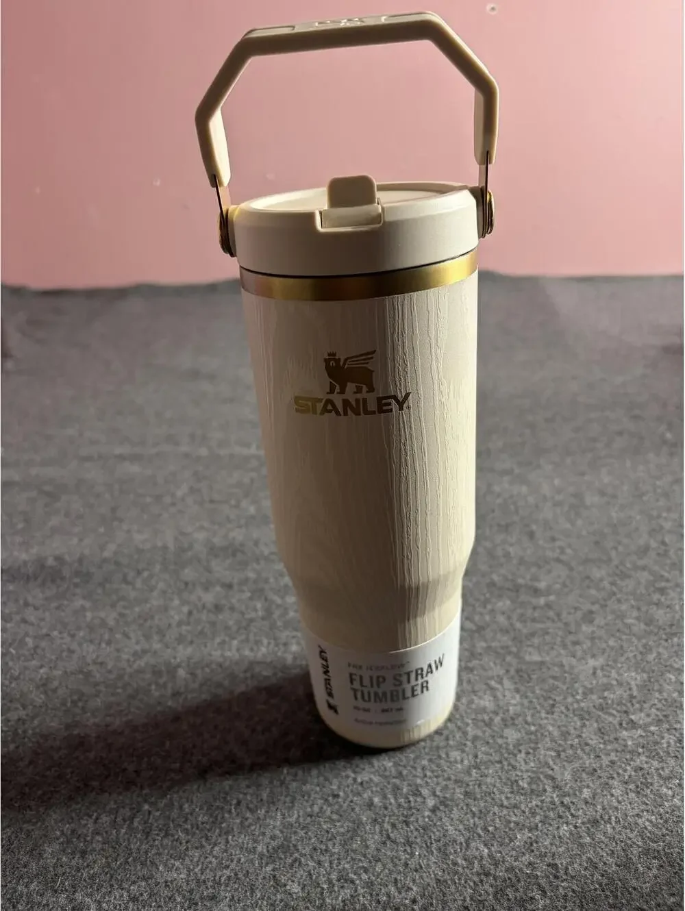 Stanley flip straw Tumbler with handle 30 oz - Picture 6 of 6